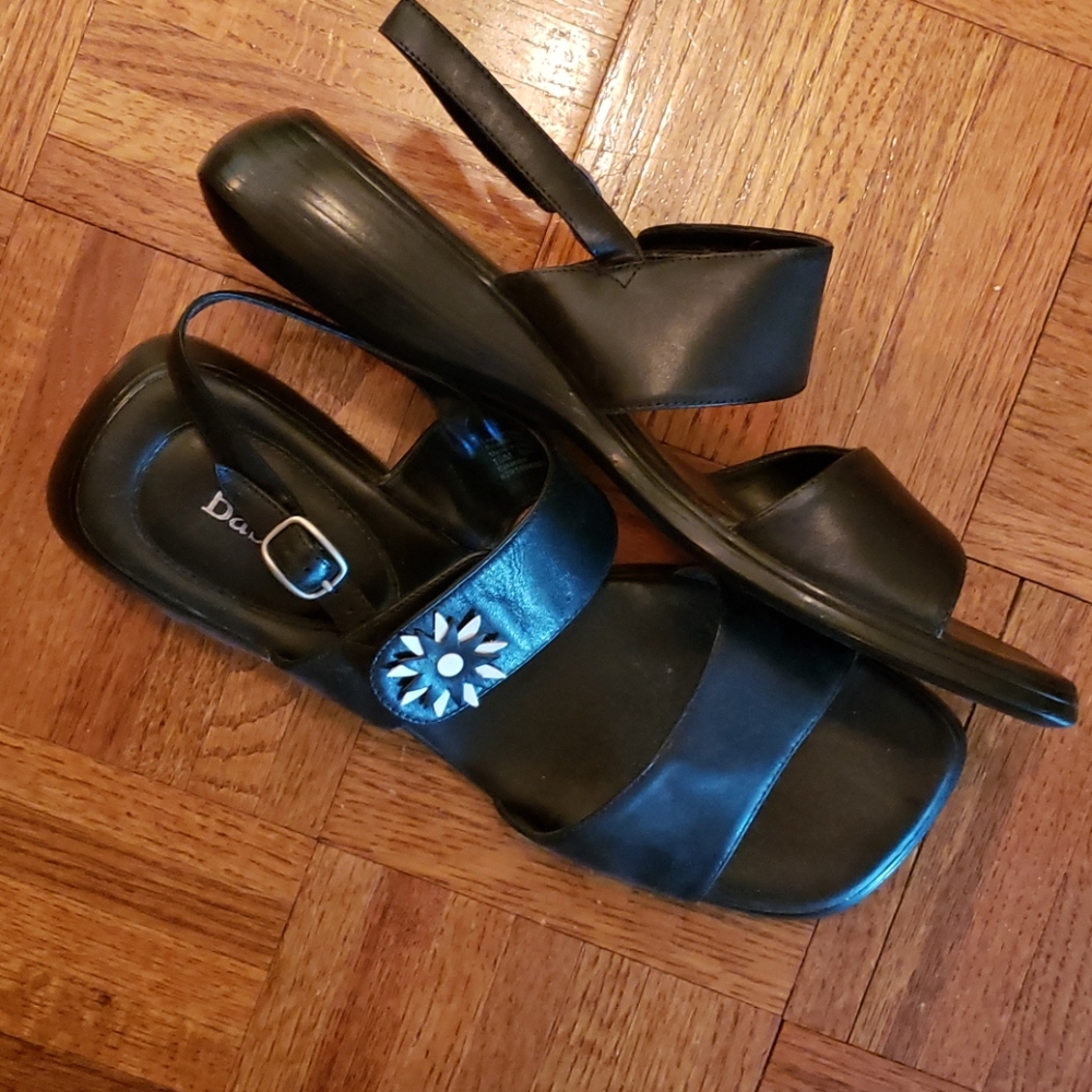 Bass Sandals - Picture 4 of 4